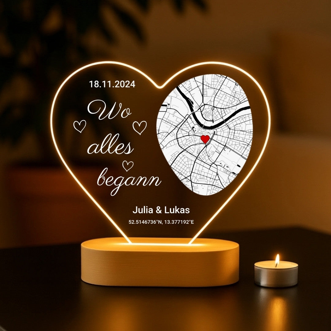 Wo alles begann - Personalisiertes Herz-Nachtlicht mit LED-Holzfuß (16x15)