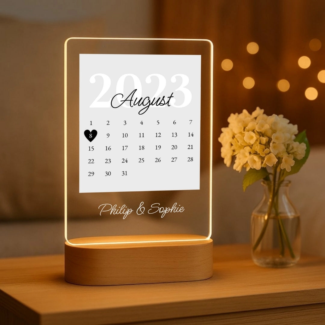 Unser Kalenderdatum - Personalisiertes Nachtlicht mit LED-Holzfuß (14x20)