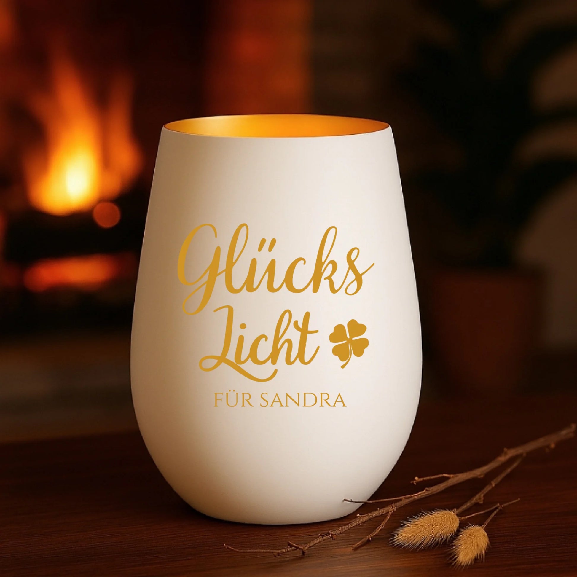 Weiß Mockup 4