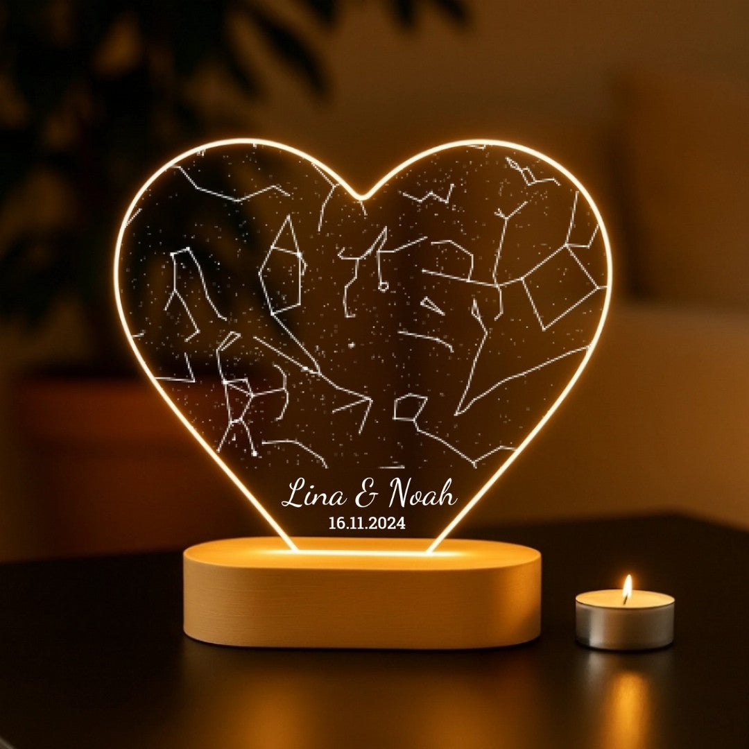 Unser Nachthimmel - Personalisiertes Herz-Nachtlicht mit LED-Holzfuß (16x15)