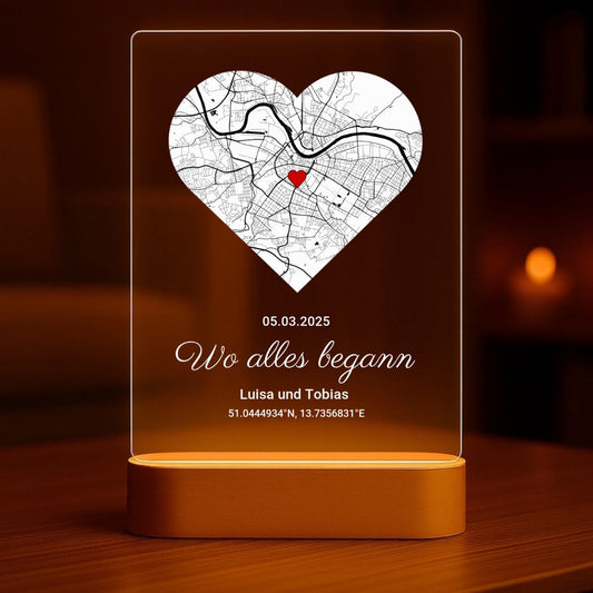 Wo alles begann - Personalisiertes Nachtlicht mit LED-Holzfuß (14x20)