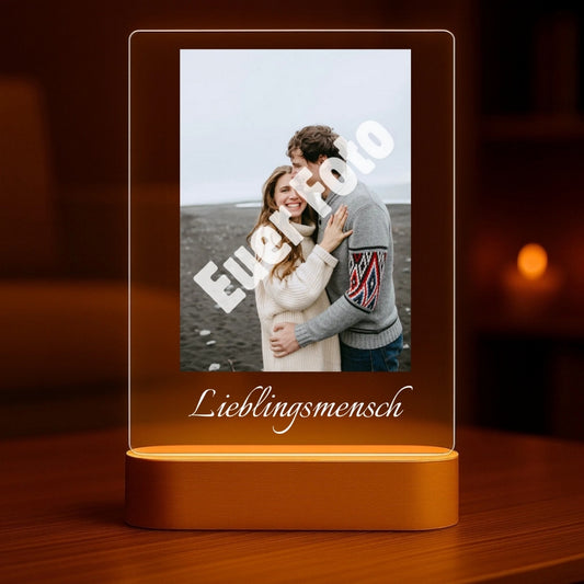 Lieblingsmensch - Personalisiertes Nachtlicht mit LED-Holzfuß (14x20)