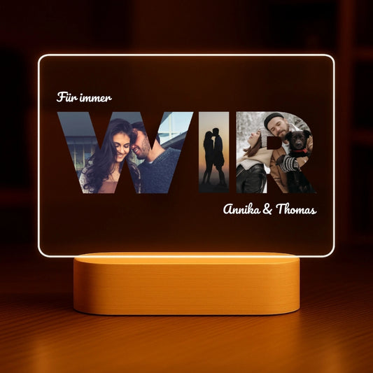 Wir - Personalisiertes Nachtlicht mit LED-Holzfuß (20x16)
