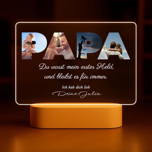 Papa, mein Held - Personalisiertes Nachtlicht mit LED-Holzfuß (20x16)